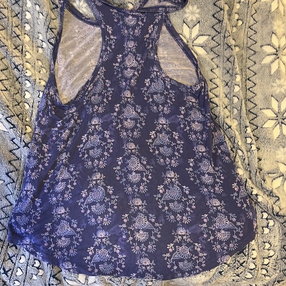 Flowy loose fitting tank with flower designs - Picture 3 of 4